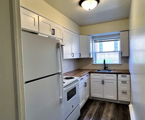 Floor plan for 2 beds, 1 bath, 875 sqft
